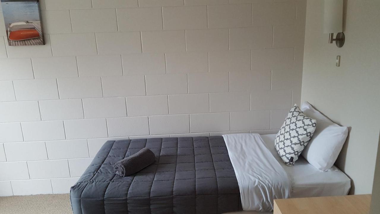 Motel Waterfront 3*