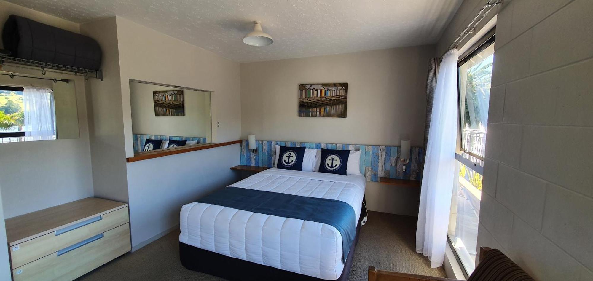 Motel Waterfront 3*