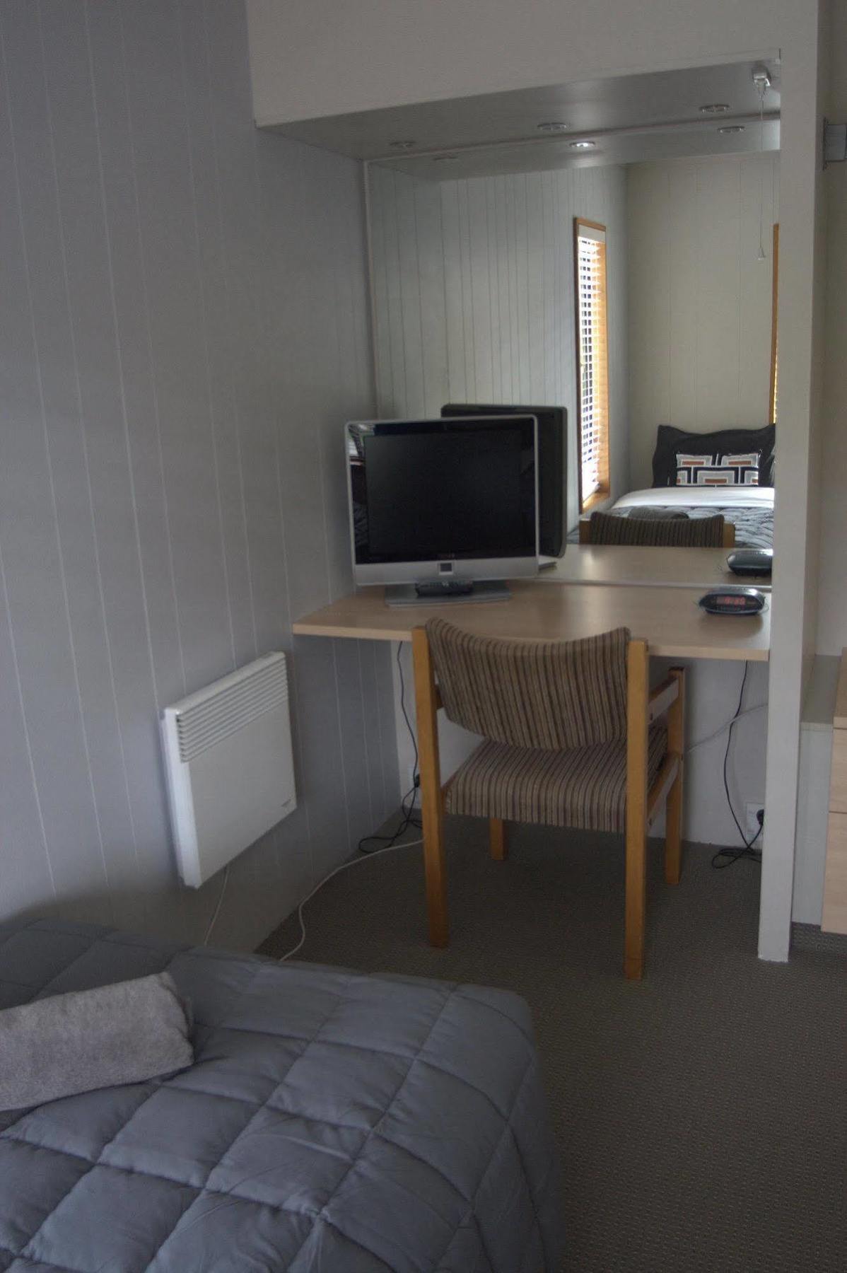 Waterfront 3*